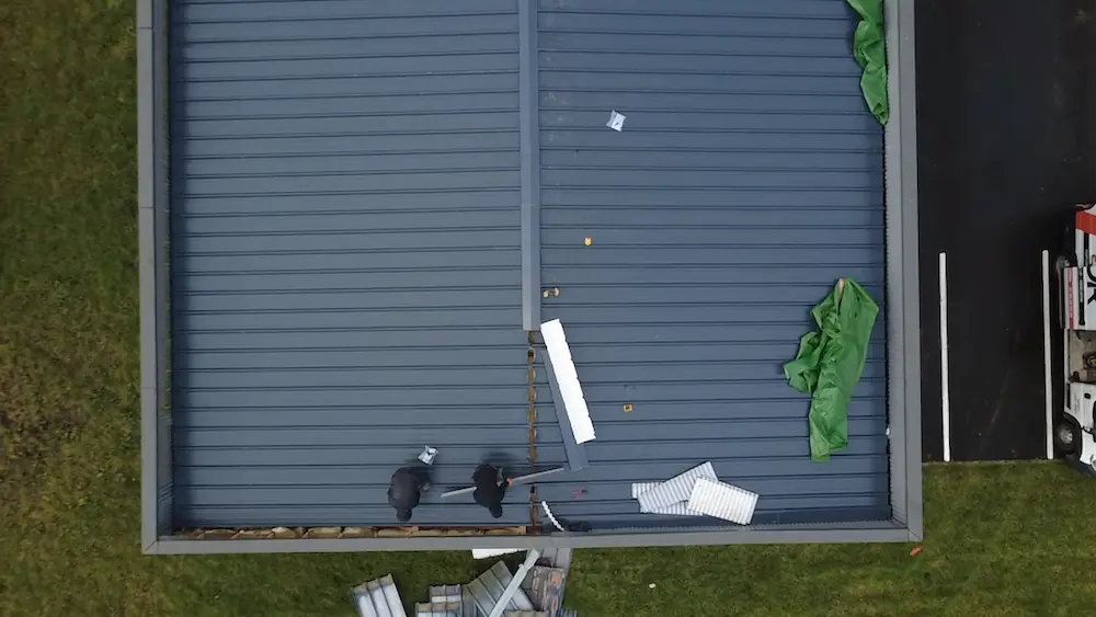 Vue d'ensemble de la toiture après réfection à Trémusson (22) — travaux de couverture réalisés par Armor Couverture, couvreur à Pordic